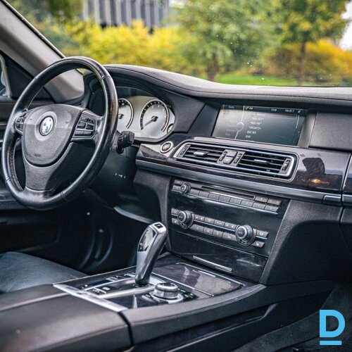 Pārdod BMW 740 3.0i, 2011