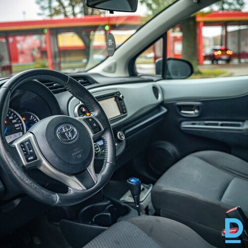Pārdod Toyota Yaris 1.5 hybrid, 2013 Pārdod Toyota Yaris 1.5 hybrid, 2013