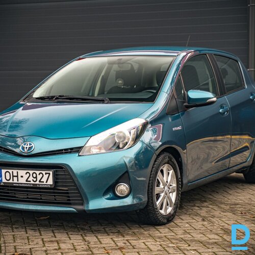 Pārdod Toyota Yaris 1.5 hybrid, 2013