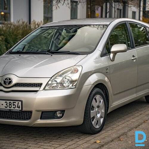 Pārdod Toyota Corolla Verso 1.8i, 2004