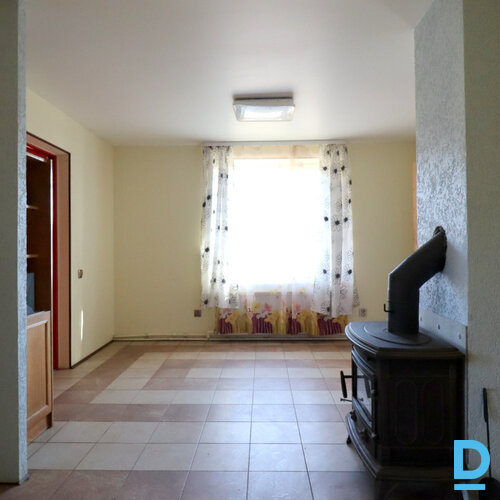 Pārdod māju Sauleskalna iela 2