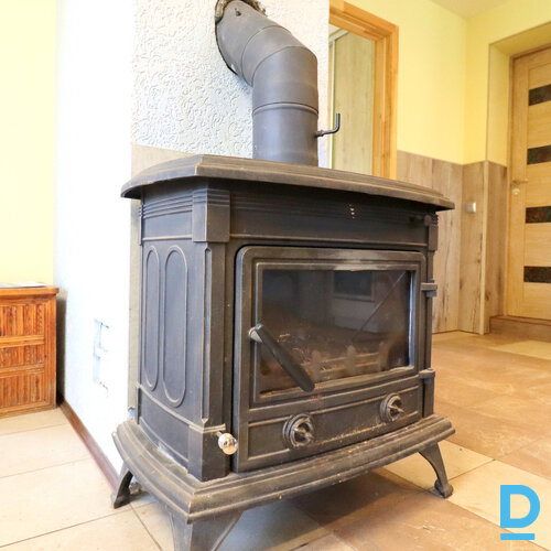 Pārdod māju Sauleskalna iela 2