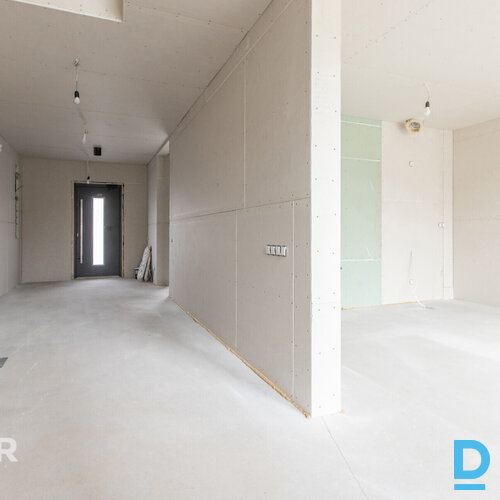 Moderna, kvalitatīva un tikko uzcelta dvīņu māja Dzidriņās.Ēka ir celta un nodot