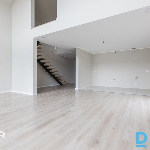 Pārdošanā ergonomiska divstāvu māja ar 5 istabām un iekoptu teritoriju Dzidriņās