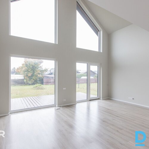 Pārdošanā ergonomiska divstāvu māja ar 5 istabām un iekoptu teritoriju Dzidriņās