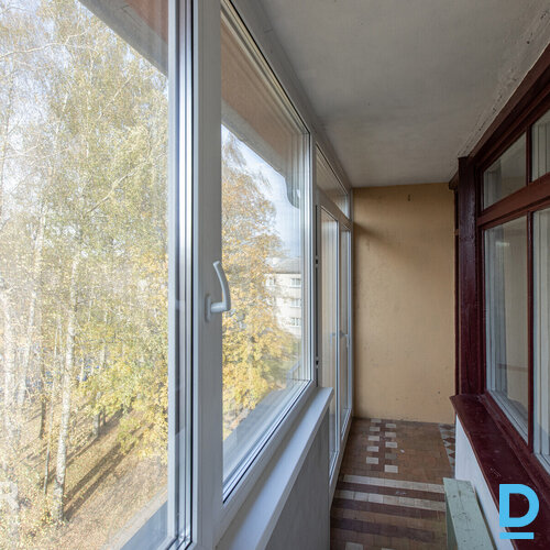 Pārdošanā saulains 2 istabu dzīvoklis ar lodžiju renovētā mājā Siguldā.Dzīvokļa 