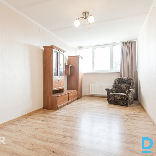 Pārdošanā saulains 2 istabu dzīvoklis ar lodžiju renovētā mājā Siguldā.Dzīvokļa 