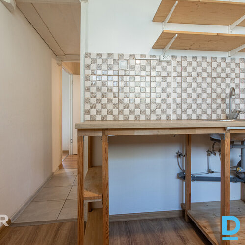 Pārdošanā saulains 2 istabu dzīvoklis ar lodžiju renovētā mājā Siguldā.Dzīvokļa 