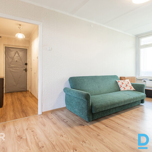 Pārdošanā saulains 2 istabu dzīvoklis ar lodžiju renovētā mājā Siguldā.Dzīvokļa 