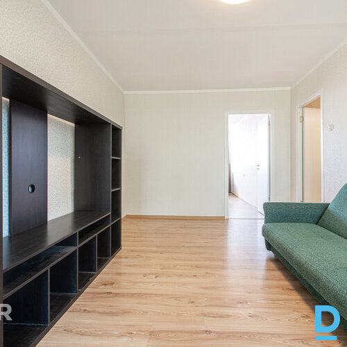 Pārdošanā saulains 2 istabu dzīvoklis ar lodžiju renovētā mājā Siguldā.Dzīvokļa 