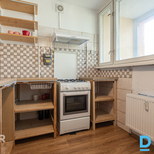 Pārdošanā saulains 2 istabu dzīvoklis ar lodžiju renovētā mājā Siguldā.Dzīvokļa 