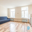 Pārdošanā saules piepildīts, gaišs vienistabas dzīvoklis ar studijas tipa plānoj