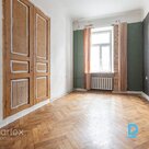 Просторная квартира в центре Риги — идеально подходит для проживания или офиса. Высокий антресольный этаж.