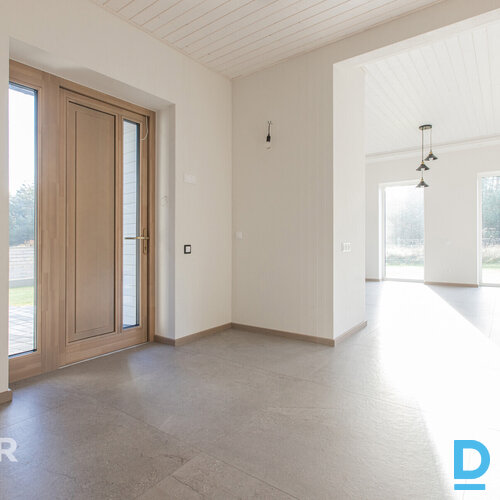 Pārdod pilnīgi jaunu, šogad celtu māju Garkalnē priežu mežāPiedāvājumā pilnīgi j