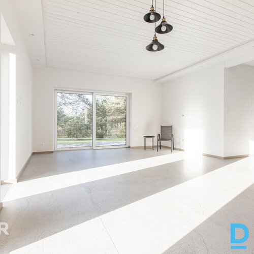 Pārdod pilnīgi jaunu, šogad celtu māju Garkalnē priežu mežāPiedāvājumā pilnīgi j