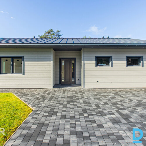 Pārdod pilnīgi jaunu, šogad celtu māju Garkalnē priežu mežāPiedāvājumā pilnīgi j