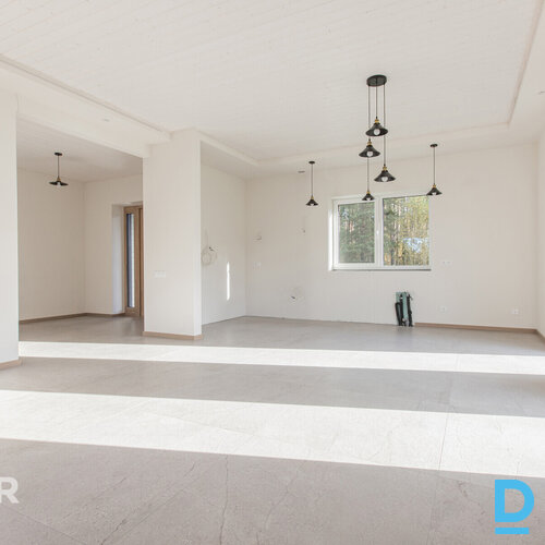 Pārdod pilnīgi jaunu, šogad celtu māju Garkalnē priežu mežāPiedāvājumā pilnīgi j