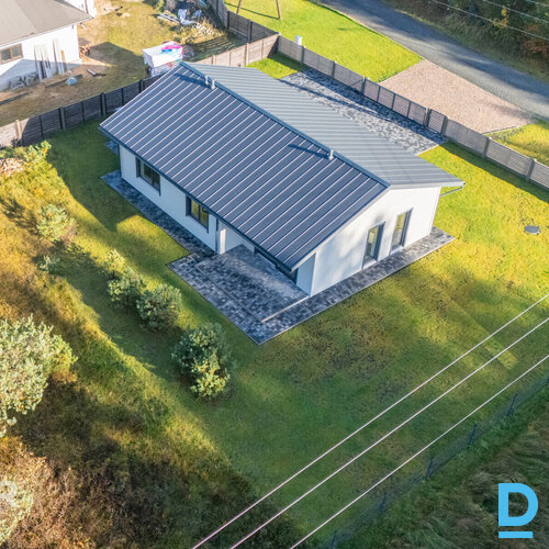 Pārdod pilnīgi jaunu, šogad celtu māju Garkalnē priežu mežāPiedāvājumā pilnīgi j