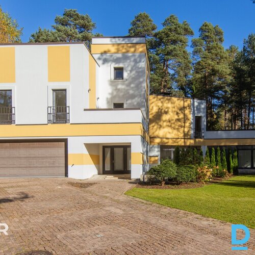 Pamatīga 3-stāvu savrupmāja ainaviskā, priežu koku ieskautā vietā Sunīšos.Ēkas t Pamatīga 3-stāvu savrupmāja ainaviskā, priežu koku ieskautā vietā Sunīšos.Ēkas t