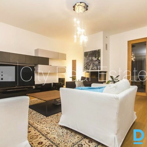 Pārdod māju Jūrmalā