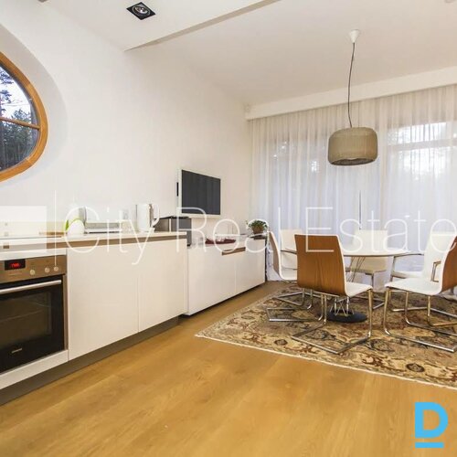 Pārdod māju Jūrmalā