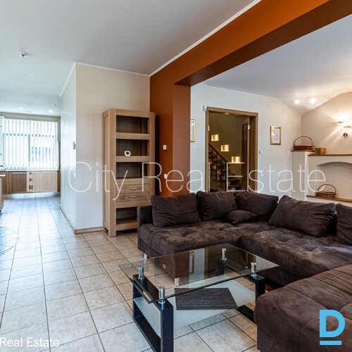 Pārdod māju Jūrmalā