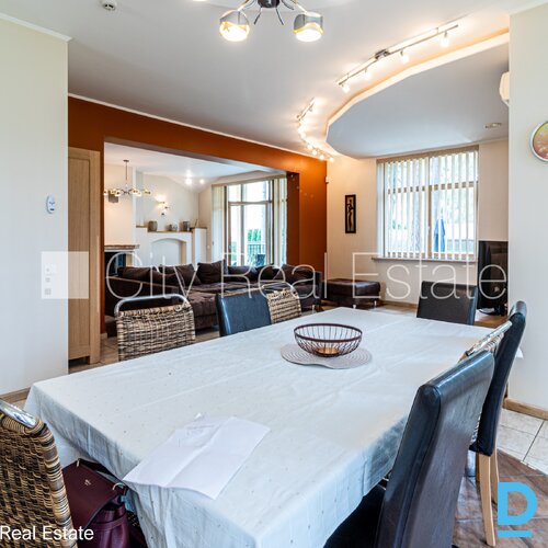 Pārdod māju Jūrmalā