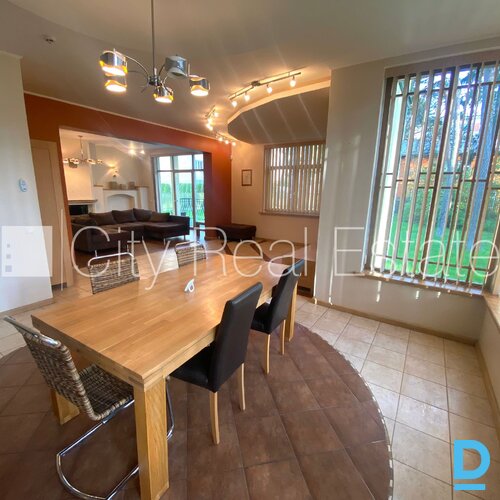 Pārdod māju Jūrmalā