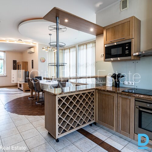 Pārdod māju Jūrmalā