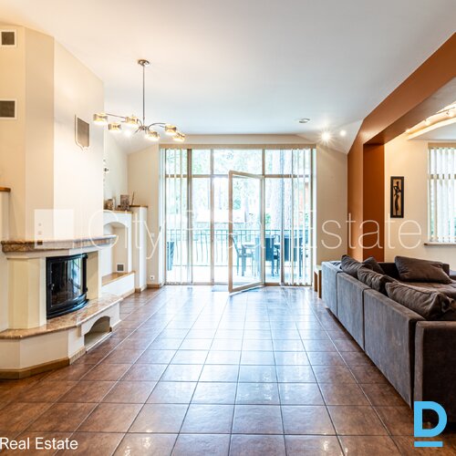 Pārdod māju Jūrmalā