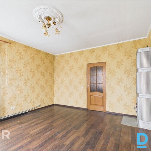 Pārdošanā privātmāja ar pirts ēku un plašu 1740 m² zemes gabalu Gulbenē.Mājai ir