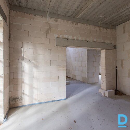 Pārdošanā kvalitatīvi celta divstāvu jaunbūve ekskluzīvā privātmāju ciematā tika