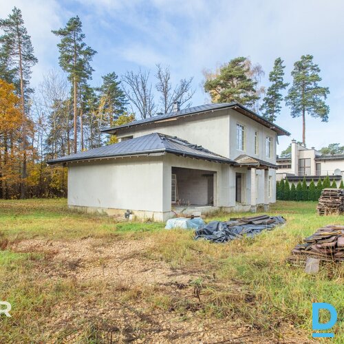 Pārdošanā kvalitatīvi celta divstāvu jaunbūve ekskluzīvā privātmāju ciematā tika