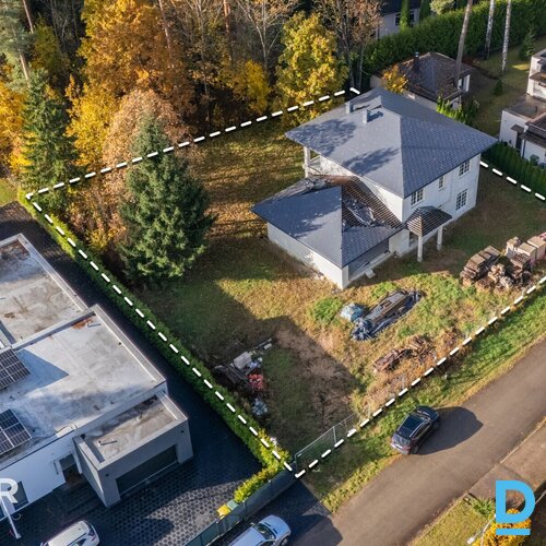 Pārdošanā kvalitatīvi celta divstāvu jaunbūve ekskluzīvā privātmāju ciematā tika