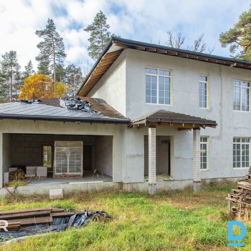 Pārdošanā kvalitatīvi celta divstāvu jaunbūve ekskluzīvā privātmāju ciematā tika