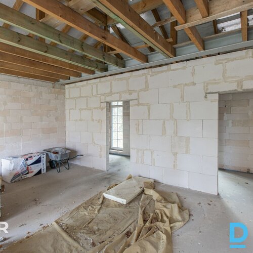 Pārdošanā kvalitatīvi celta divstāvu jaunbūve ekskluzīvā privātmāju ciematā tika