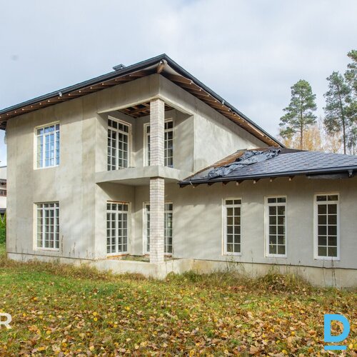 Pārdošanā kvalitatīvi celta divstāvu jaunbūve ekskluzīvā privātmāju ciematā tika