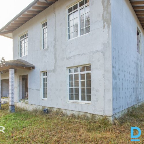 Pārdošanā kvalitatīvi celta divstāvu jaunbūve ekskluzīvā privātmāju ciematā tika