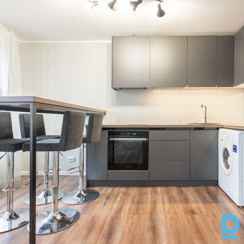 Pārdošanā gaišs un pilnībā atjaunots vienistabas dzīvoklis renovētā mājā Sarkand