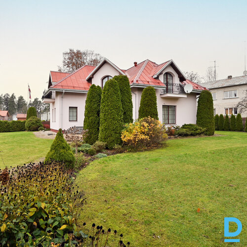 Pārdod māju Austrumu iela 1