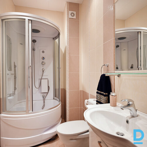 Pārdod māju Austrumu iela 1