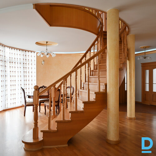 Pārdod māju Austrumu iela 1