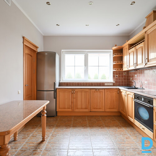 Pārdod māju Austrumu iela 1