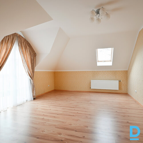 Pārdod māju Austrumu iela 1