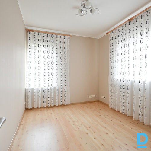 Pārdod māju Austrumu iela 1