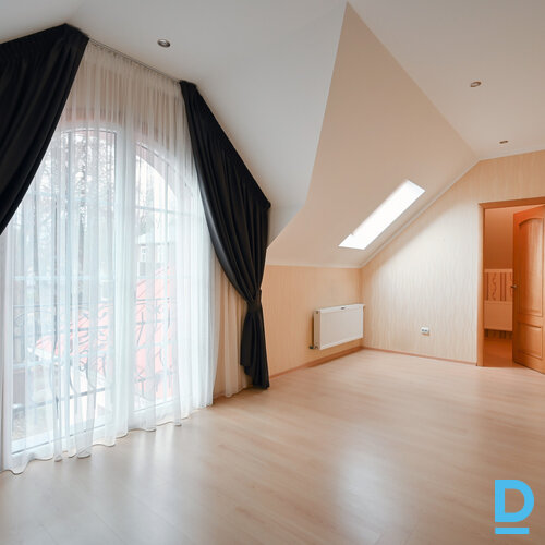 Pārdod māju Austrumu iela 1