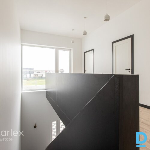 Pilna apdare - 4 istabu townhouse māja Mārupes vidū ar terasi un balkoniem, sava zaļā zona Pilna apdare - 4 istabu townhouse māja Mārupes vidū ar terasi un balkoniem, sava zaļā zona