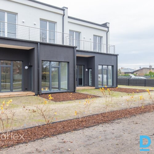 Pilna apdare - 4 istabu townhouse māja Mārupes vidū ar terasi un balkoniem, sava zaļā zona Pilna apdare - 4 istabu townhouse māja Mārupes vidū ar terasi un balkoniem, sava zaļā zona