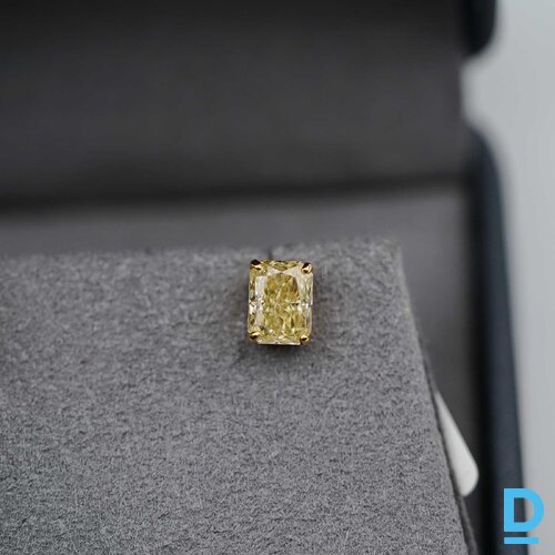 Pārdod Jewellery Baguette Yellow Diamond 2.62ct Stud
