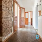 Просторная квартира площадью 163,5 м² в центре Риги, создающая ощущение частного дома.